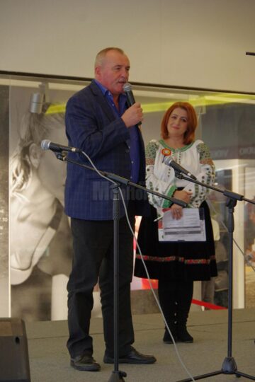 Zeci de copii și persoane adulte cu dizabilități au prezentat ieri spectacolul „Deschide ochii! Deschide inima!”, ediția a XIII-a