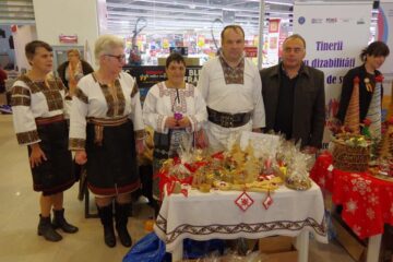 Zeci de copii și persoane adulte cu dizabilități au prezentat ieri spectacolul „Deschide ochii! Deschide inima!”, ediția a XIII-a