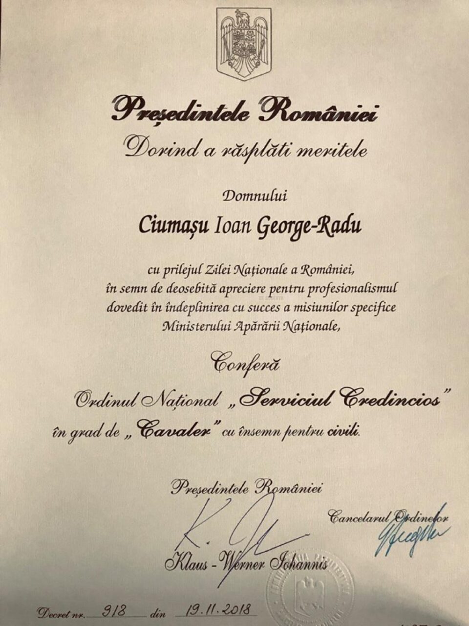 Profesor al Colegiului Militar din Câmpulung, decorat de președintele Klaus Iohannis. Foto Laurențiu Sbiera