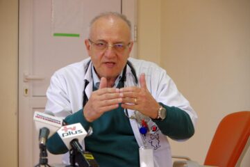 O femeie care face dializă de 25 de ani a fost sărbătorită, ieri, la Centrul de Dializă Fresenius, din Suceava