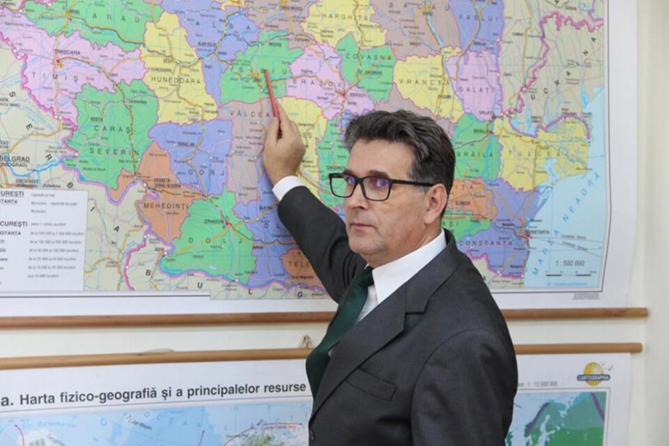 Profesorul de geografie Radu-George Ciumașu. Foto: Laurențiu Sbiera