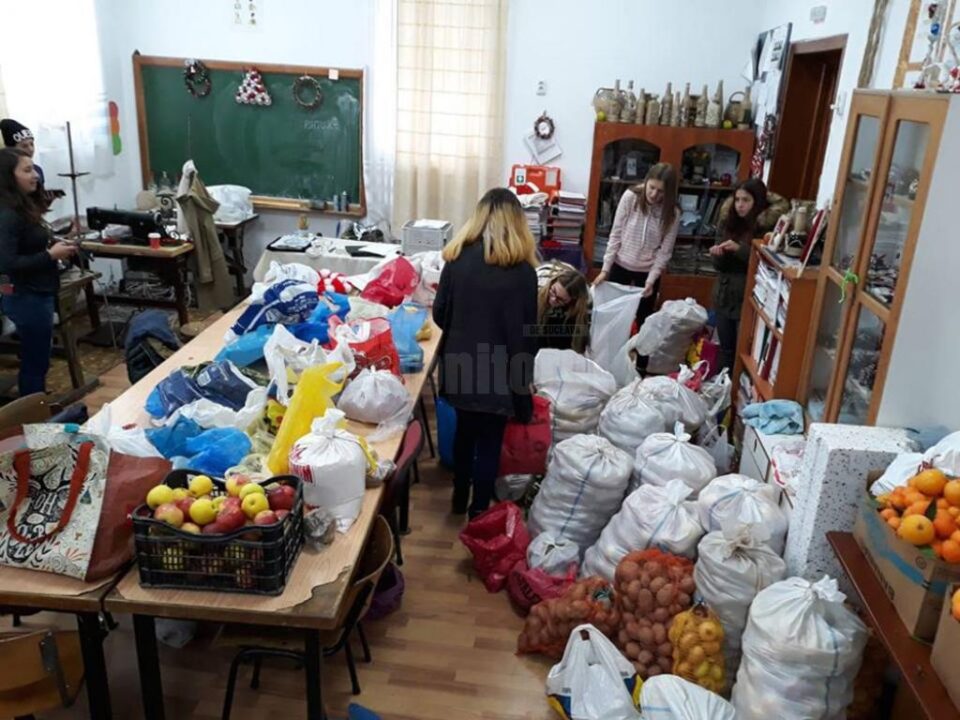 Elevii de la Dumbrăveni au donat fructe și legume unui centru de bătrâni și spitalului din comună