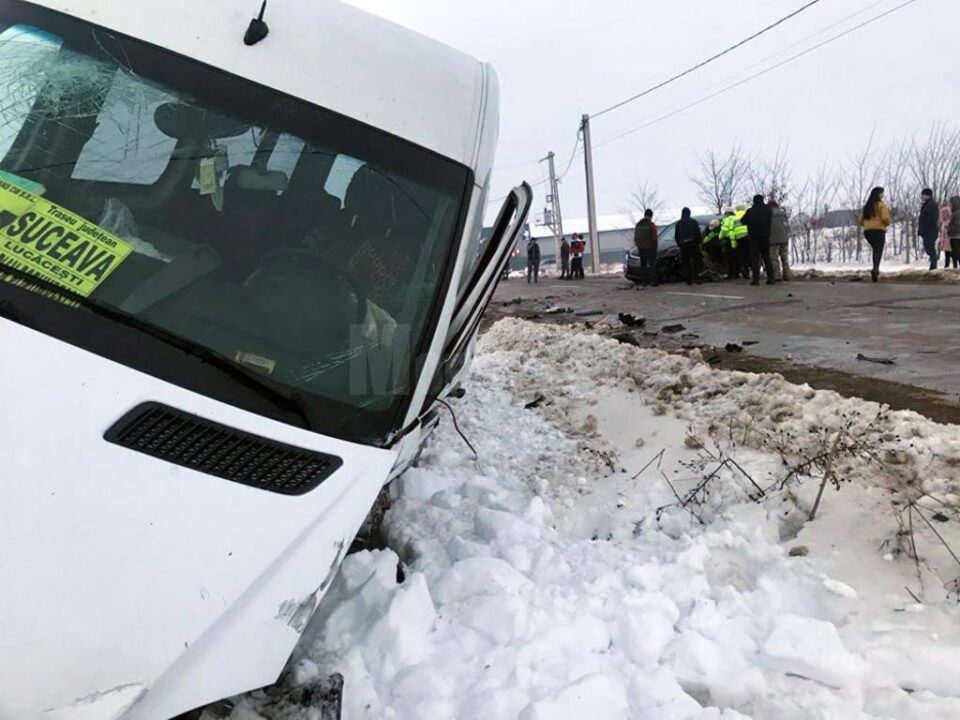 Opt persoane rănite după un accident provocat de fostul șef al Centrului Cultural Bucovina