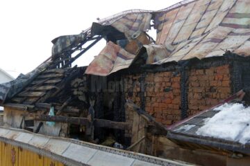 Casa este total avariată