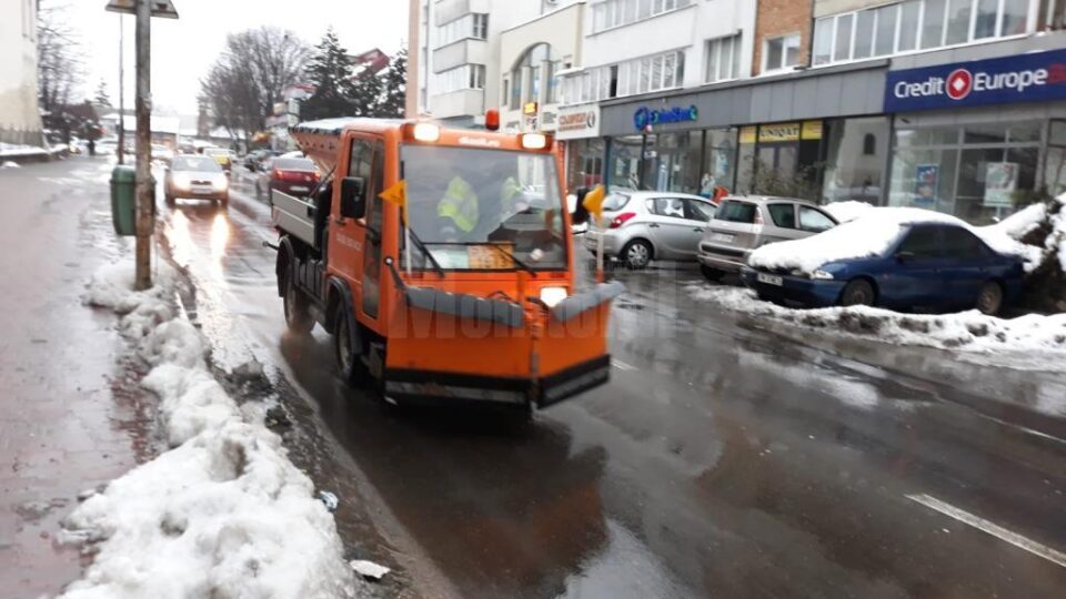 Cod galben de polei pe trotuarele Sucevei