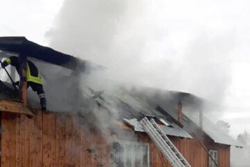 Flăcările pornite de la un scurtcircuit au produs pagube de 10.000 de lei