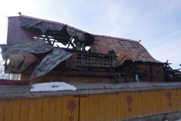 Casa este total avariată