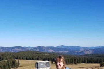 Activitățile de igienizare și de refacere a marcajelor, desfășurate de studenți ai USV în parcul Călimani