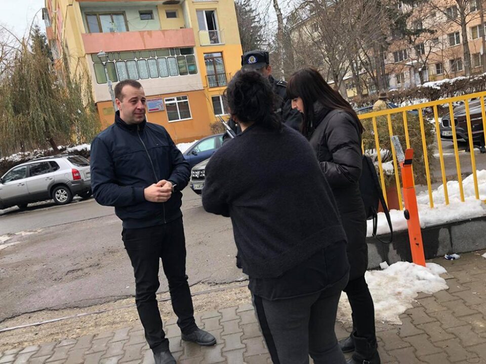 Firmă din Suceava amendată cu 2.000 de lei pentru depozitare de moloz și cărămizi în pubele pentru colectarea selectivă a deșeurilor