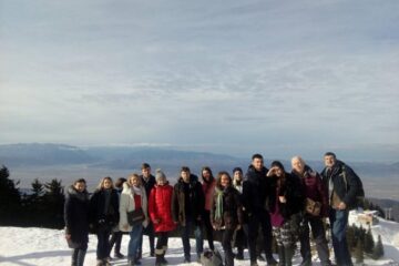 Cursanți ai Lectoratului de română de la Cernăuți, în aplicație practică în România