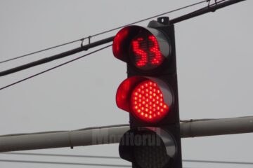 A provocat un accident rutier după ce nu a respectat culoarea roșie a semaforului