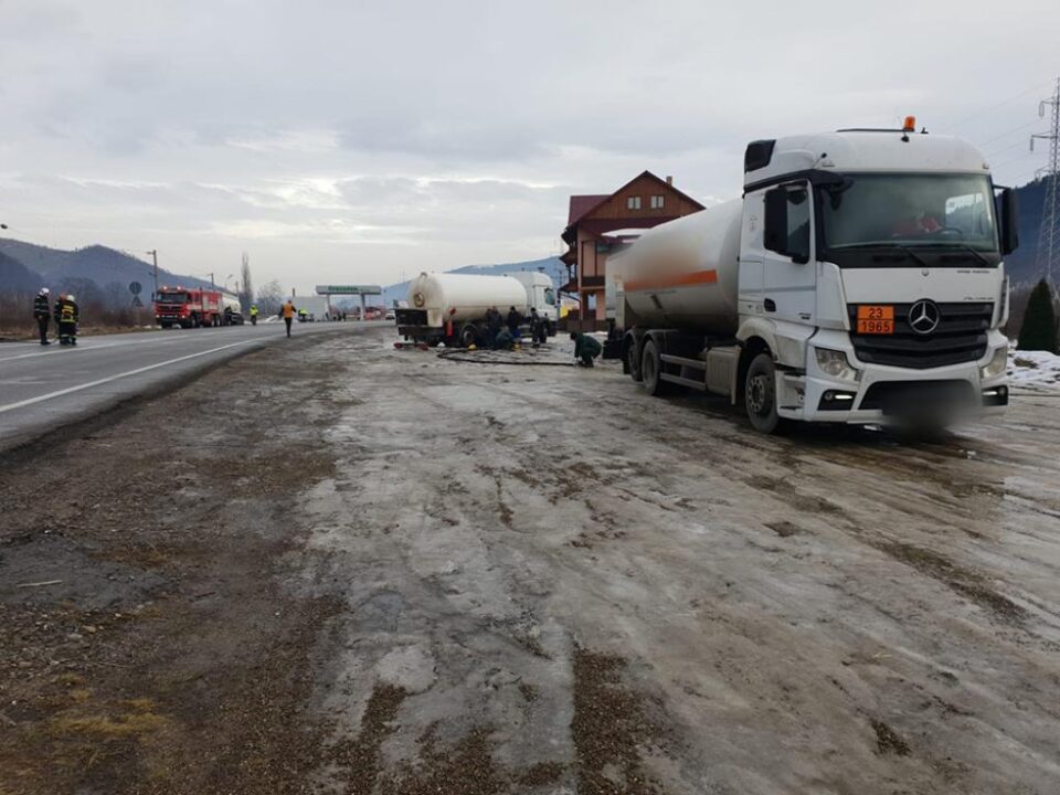 Legătura dintre Moldova și Ardeal a fost blocată rutier și feroviar sâmbătă, timp de aproape cinci ore