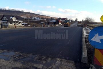 Stratul de asfalt turnat pe podul de pe E 85