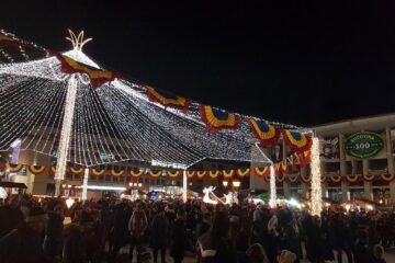 Aglomerație în centrul Sucevei, la împărțirea cadourilor pentru copii