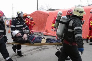 Imagini cu salvarea victimelor în timpul exercițiului combinat