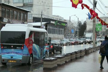 Sucevenii au ocazia, de vineri, să circule gratuit cu un prim autobuz electric Karsan Jest