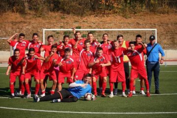 Augustin Cărbune, alături de colegii săi din echipa de juniori Under 19 de la LPS