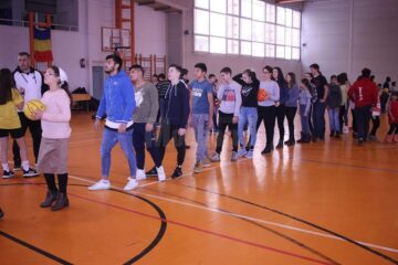 Peste 100 de copii făcuți fericiți în cadrul acțiunii caritabile „Și Moșul joacă baschet”