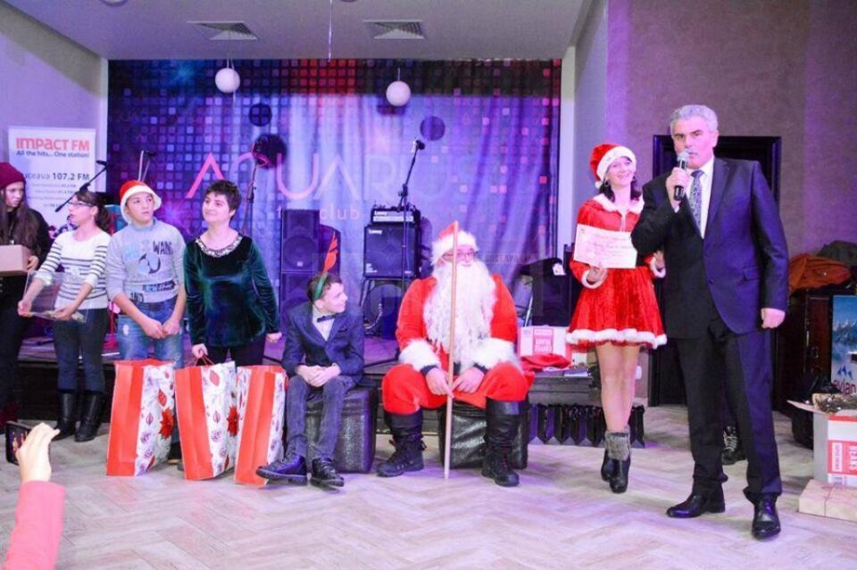 Peste 50 de copii și tineri cu dizabilități au primit cadouri în cadrul campaniei ,,Și tu poți fi Moș Crăciun”