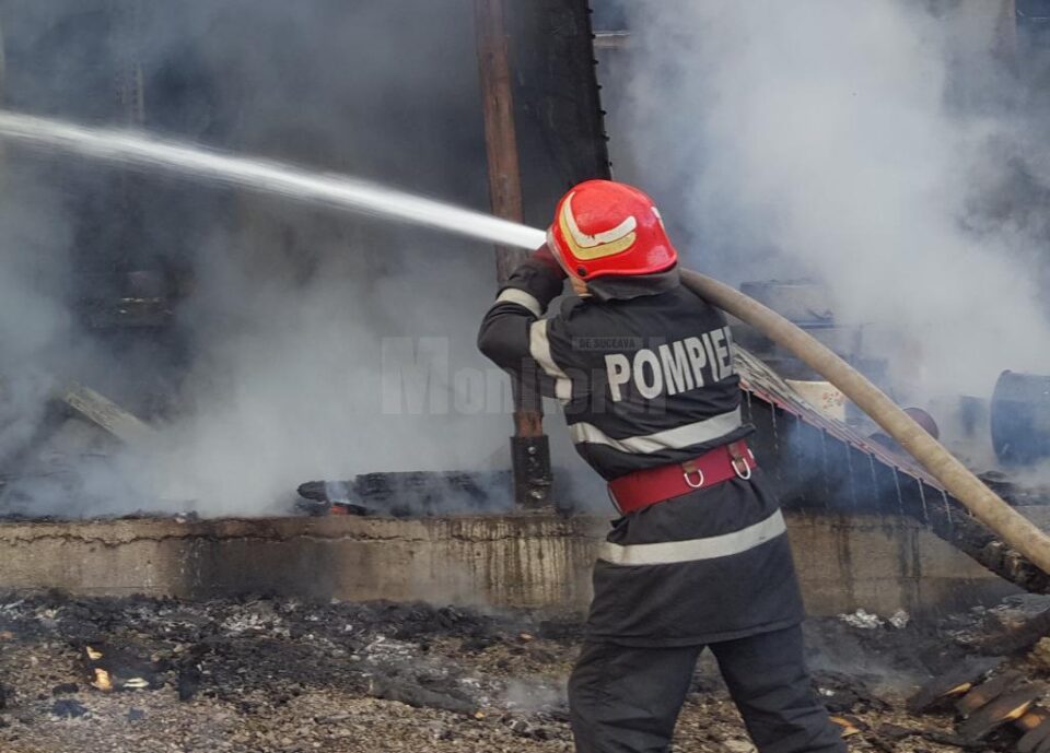 Incendiu izbucnit de la o afumătoare Incendiu izbucnit de la o afumătoare