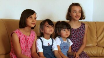 O familie de suceveni a adoptat trei fetițe abandonate