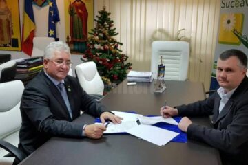 Contractul pentru construirea unui nou pod peste râul Suceava a fost semnat de primarul Ion Lungu cu liderul firmei care a câștigat licitația