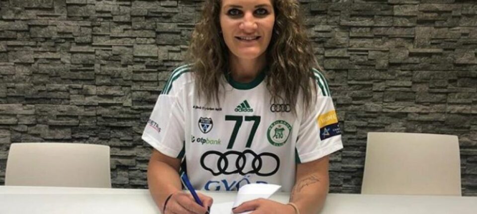 Crina Pintea va purta tricoul cu numărul 77. Foto: www.sport.ro