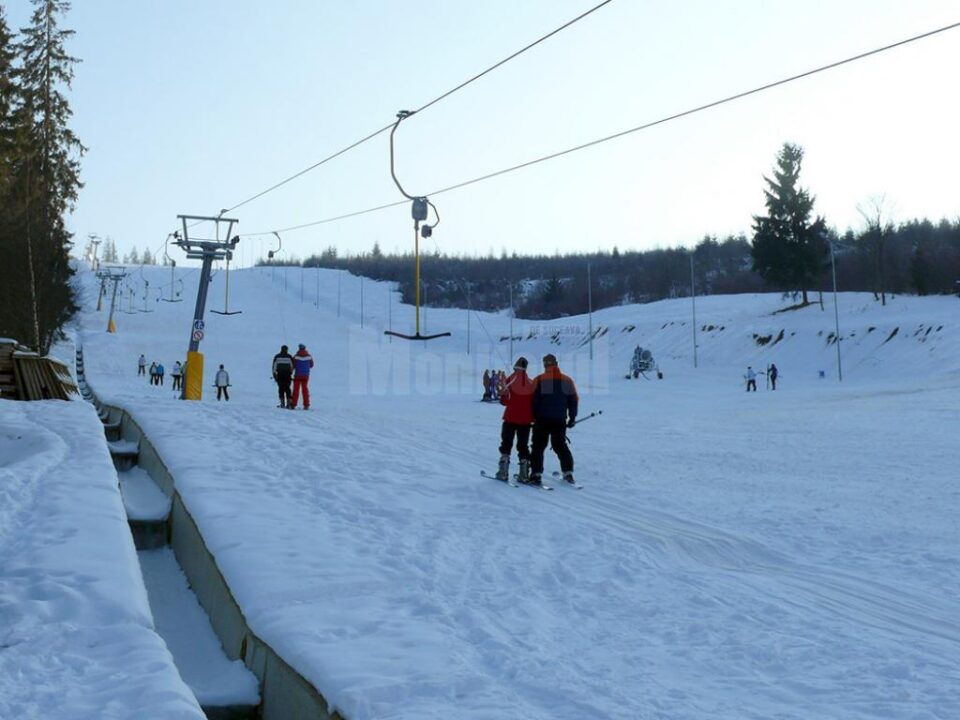 Pârtiile Veverița și Parc din Vatra Dornei se vor deschide vineri