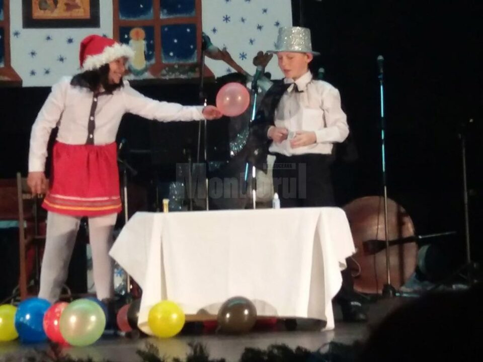 Spectacol și cadouri pentru copiii din cadrul Serviciilor Multifuncționale pentru Copilul aflat în Dificultate Gura Humorului