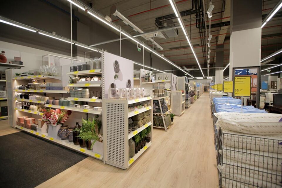 Magazinul JYSK este situat la parterul Iulius Mall Suceava și ocupă o suprafață de aproximativ 1.160 de mp