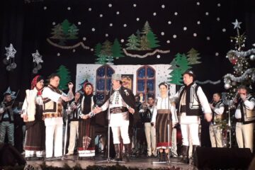 Spectacol și cadouri pentru copiii din cadrul Serviciilor Multifuncționale pentru Copilul aflat în Dificultate Gura Humorului