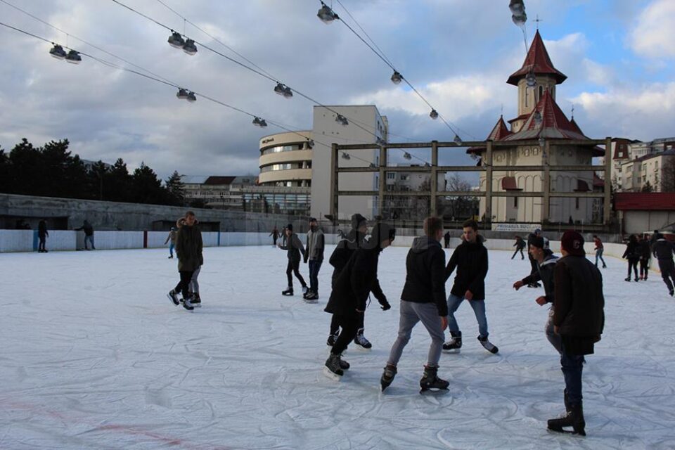 „Darul sucevenilor”, acțiune umanitară, timp de două zile, la Patinoarul Areni
