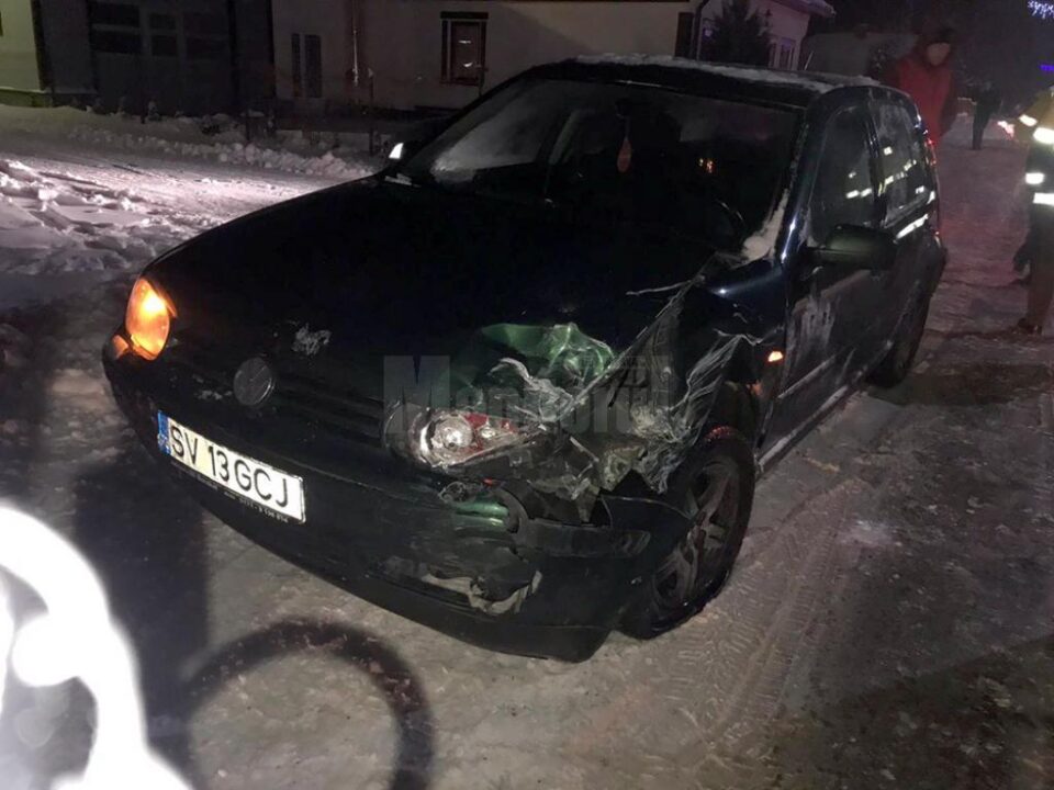 Autoturismul VW Golf al cărui șofer grăbit a provocat accidentul