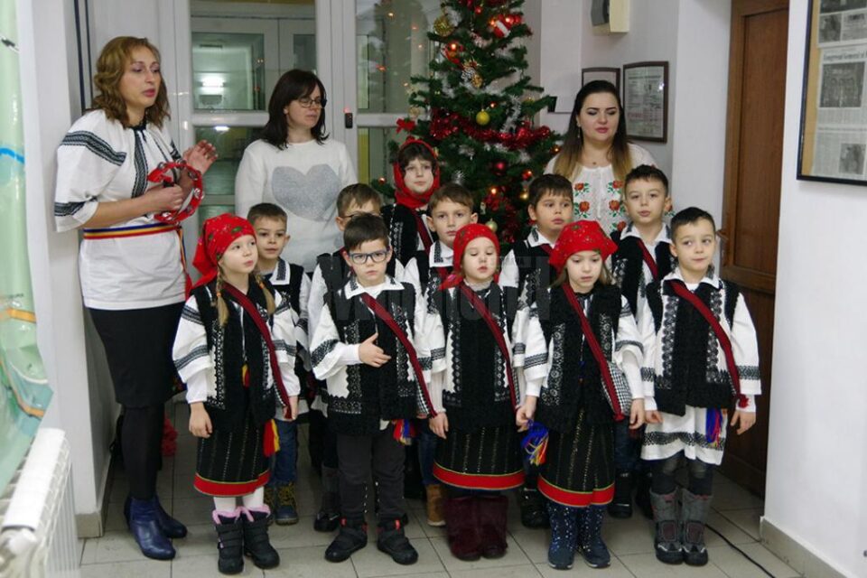 Clasa pregătitoare „Curioșii” de la Școala Primară ”Sf. Ioan cel Nou de la Suceava” Clasa pregătitoare „Curioșii” de la Școala Primară ”Sf. Ioan cel Nou de la Suceava”
