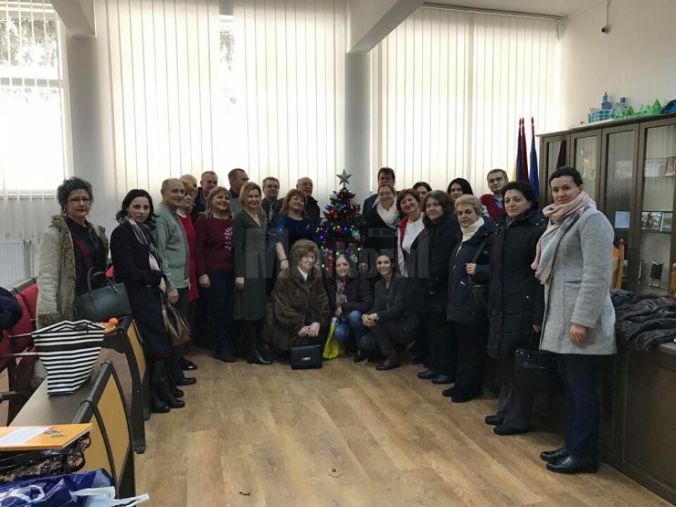 Gest de recunoștință pentru foștii profesori ai Colegiului Tehnic ”Al.I. Cuza” Gest de recunoștință pentru foștii profesori ai Colegiului Tehnic ”Al.I. Cuza”