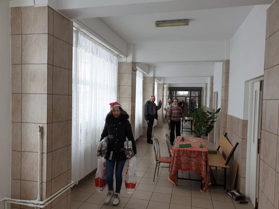 Donații de peste 15.000 de lei făcute de o firmă de transport pentru copii orfani și un cămin de bătrâni