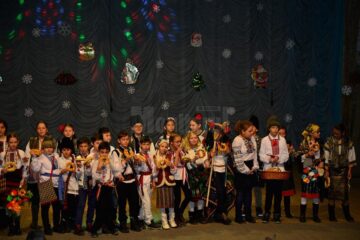„Poveste de iarnă”, spectacolul claselor primare de la Colegiul Național „Mihai Eminescu”
