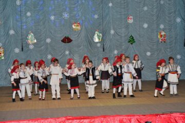 „Poveste de iarnă”, spectacolul claselor primare de la Colegiul Național „Mihai Eminescu”