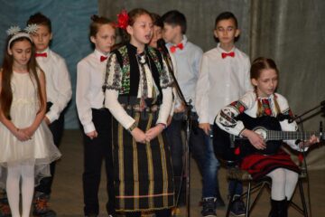 „Poveste de iarnă”, spectacolul claselor primare de la Colegiul Național „Mihai Eminescu”