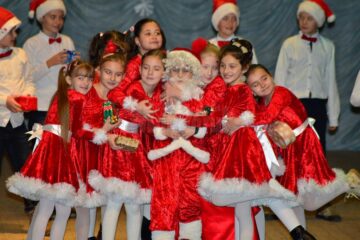 „Poveste de iarnă”, spectacolul claselor primare de la Colegiul Național „Mihai Eminescu”