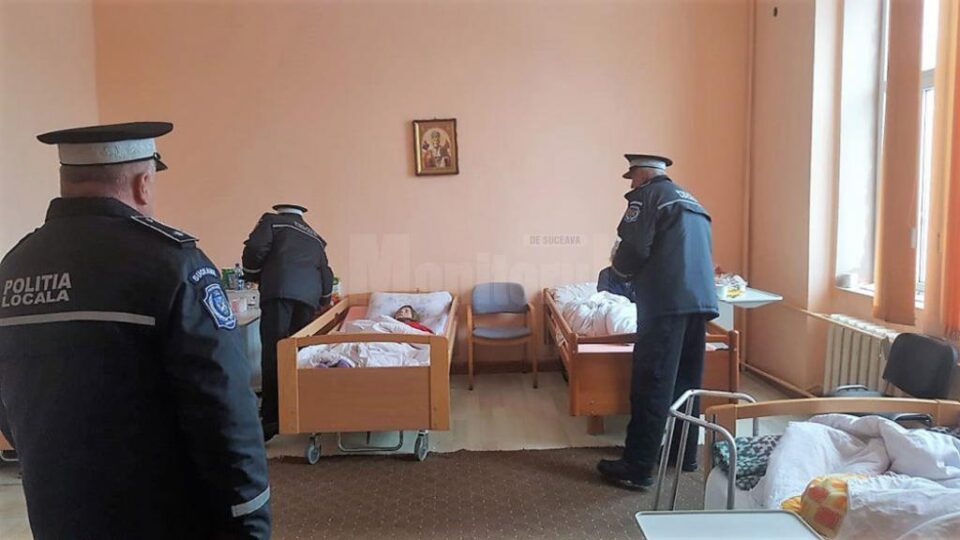 Cadouri oferite de Poliția Locală Suceava pentru tineri și bătrâni cu situații dificile