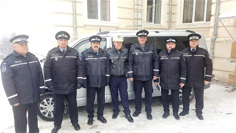 Cadouri oferite de Poliția Locală Suceava pentru tineri și bătrâni cu situații dificile