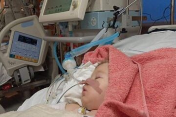 Micuța Larisa este încă foarte departe de a fi bine