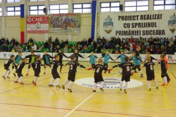 Hora bucuriei pentru fotbaliștii celor două grupe de la Juniorul Suceava