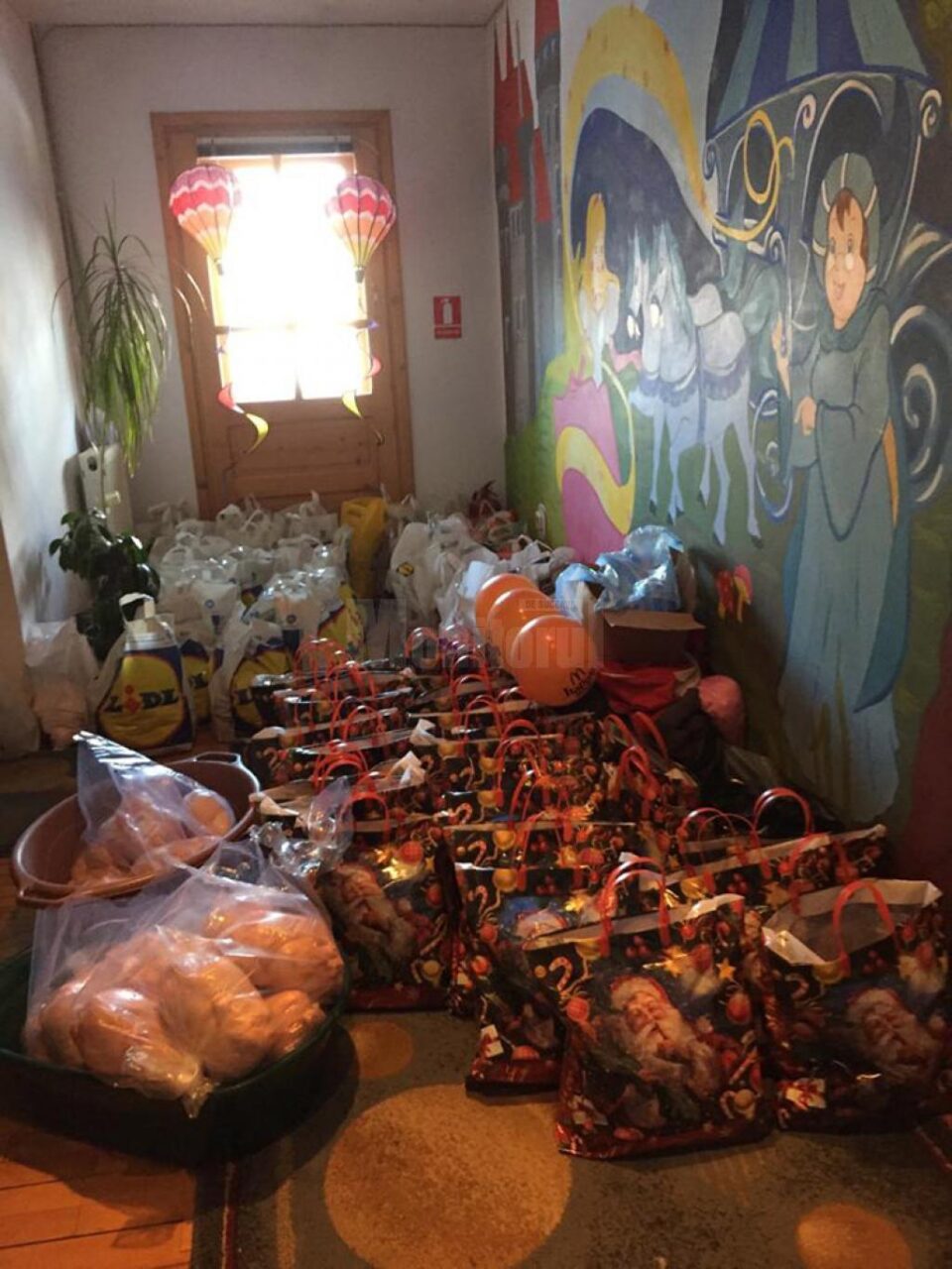 Cadouri oferite de Poliția Locală Suceava pentru tineri și bătrâni cu situații dificile