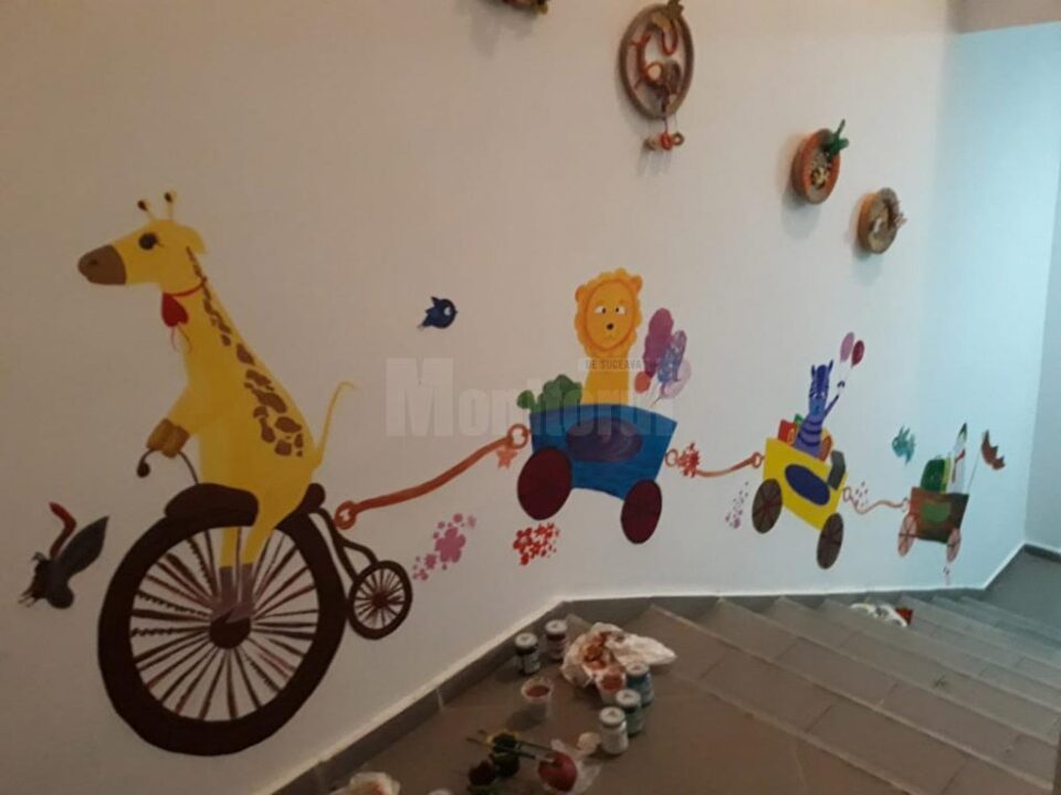 Un grup de voluntari a dăruit Grădiniței „Micul Prinț” Rădăuți desene decorative pe pereții unității de învățământ
