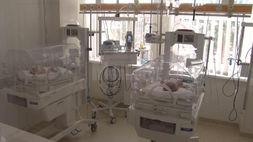 Copiii născuți la maternitatea Spitalului de Urgență „Sfântul Ioan cel Nou” din Suceava în acest an, sunt majoritar băieți Copiii născuți la maternitatea Spitalului de Urgență „Sfântul Ioan cel Nou” din Suceava în acest an, sunt majoritar băieți