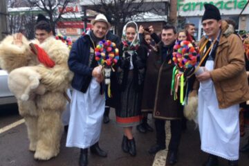 Festivalul datinilor și obiceiurilor de Anul Nou, în piața centrală din Rădăuți