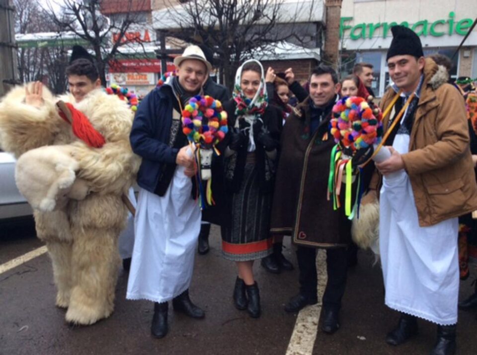 Festivalul datinilor și obiceiurilor de Anul Nou, în piața centrală din Rădăuți