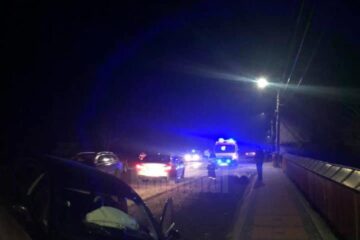 In urma impactului, autoturismul femeii a fost proiectat in sant